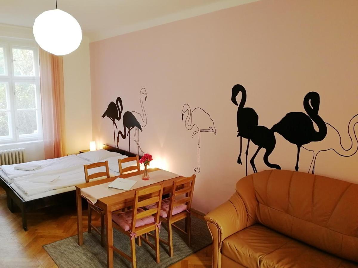 Flamingo Apartments Praag Buitenkant foto